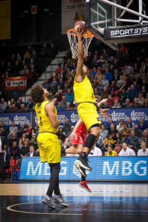 EuroMillions Basket League - Oostende wint vlot in Leuven