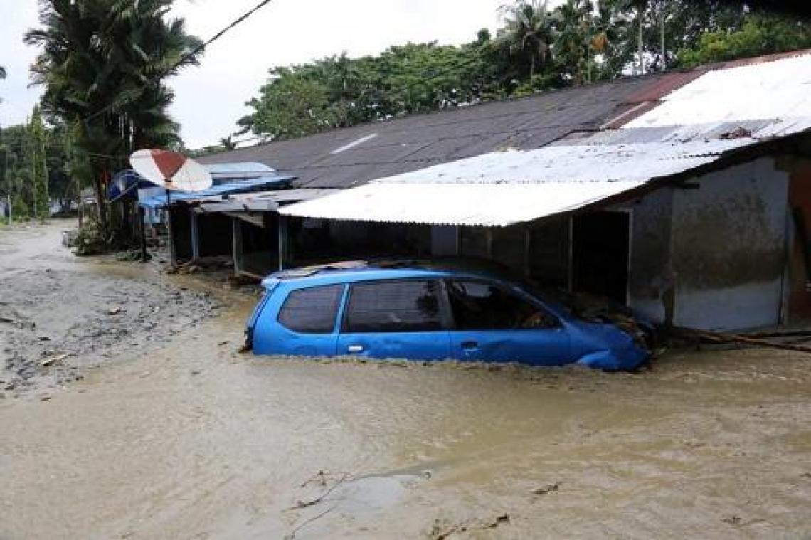 Al zeker 92 doden door noodweer in Indonesië