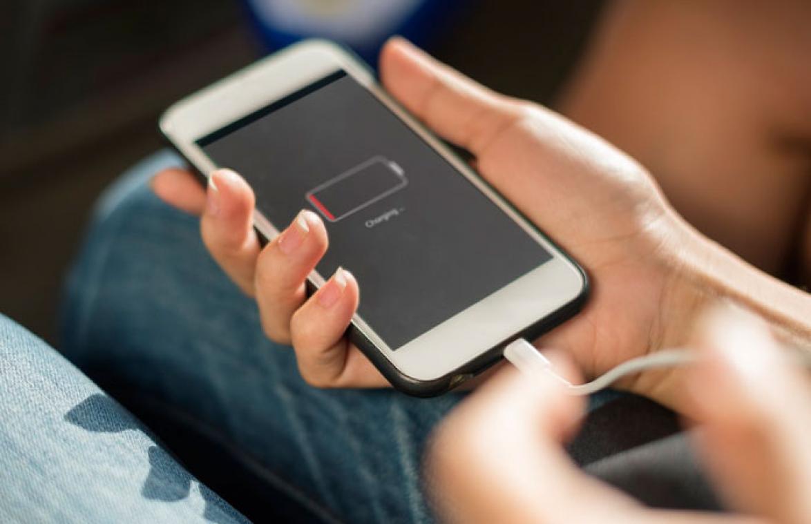14-jarig meisje sterft nadat ze iPhone in bad laat vallen