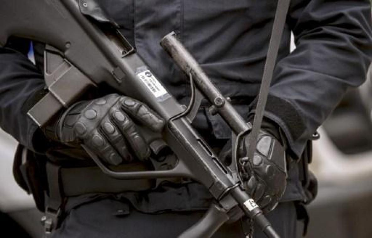 Nieuwe bewakingsdienst politie draait vierkant