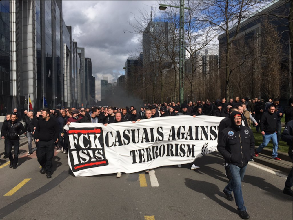 450 hooligans protesteren in Brussel tegen terrorisme