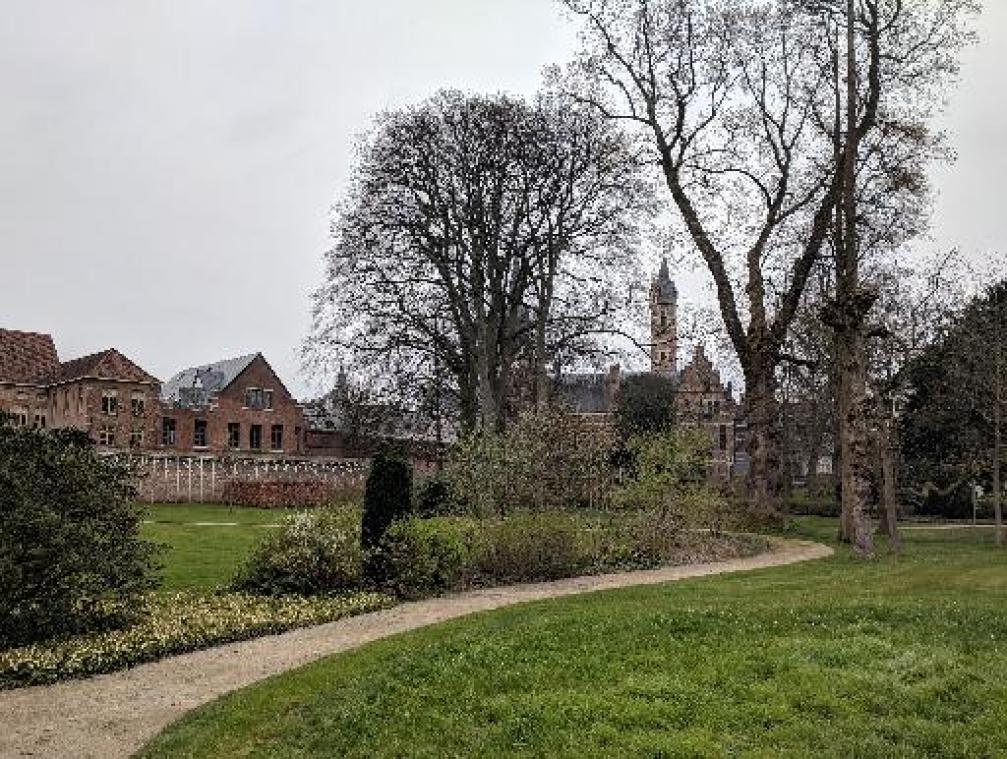 Tuin van Mechels Aartsbisschoppelijk Paleis geopend voor publiek als stiltetuin