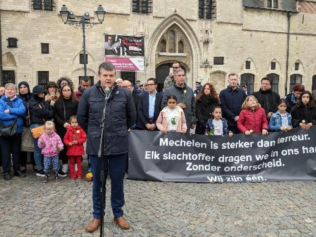 Honderden Mechelaars houden wake voor slachtoffers van terrorisme