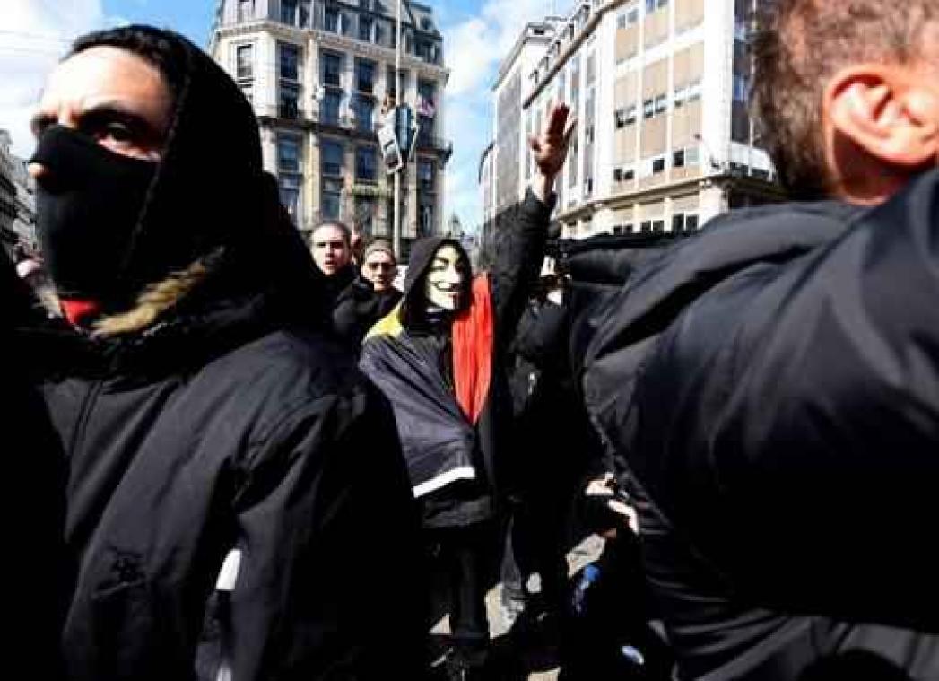 Hooligans in Brussel-Noord op trein gezet, moeten er in Vilvoorde af