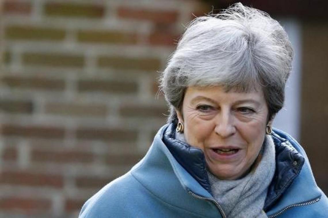 Britse premier May houdt crisisberaad