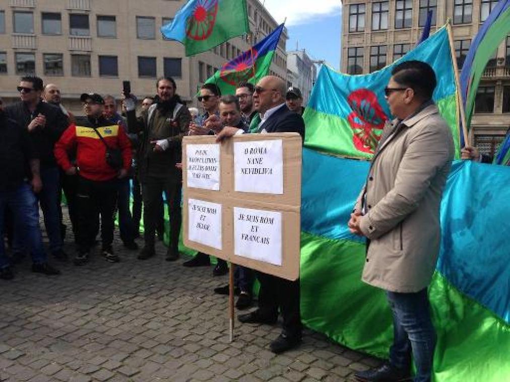 Tientallen mensen protesteren tegen racisme tegen Roma in Brussel