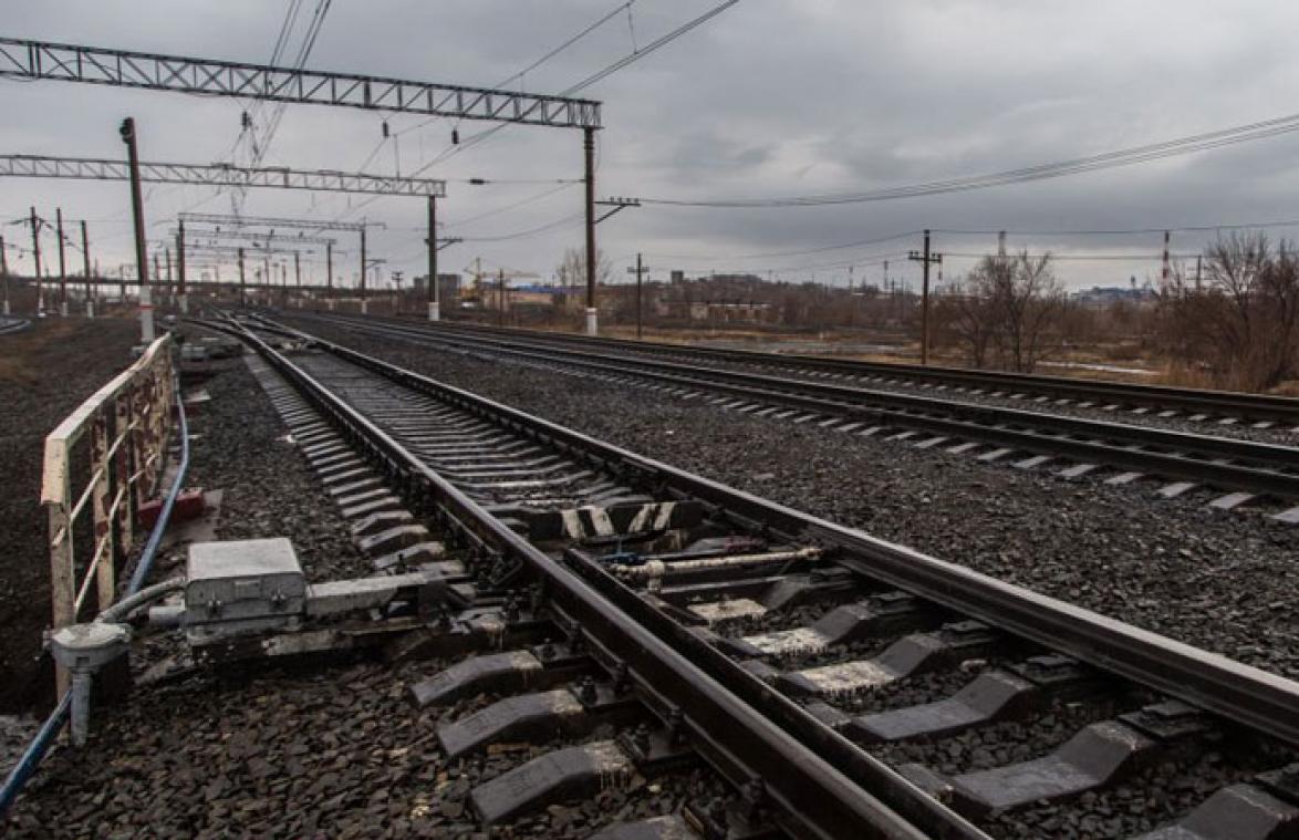 15-jarig meisje meegesleurd door trein terwijl ze selfie nam
