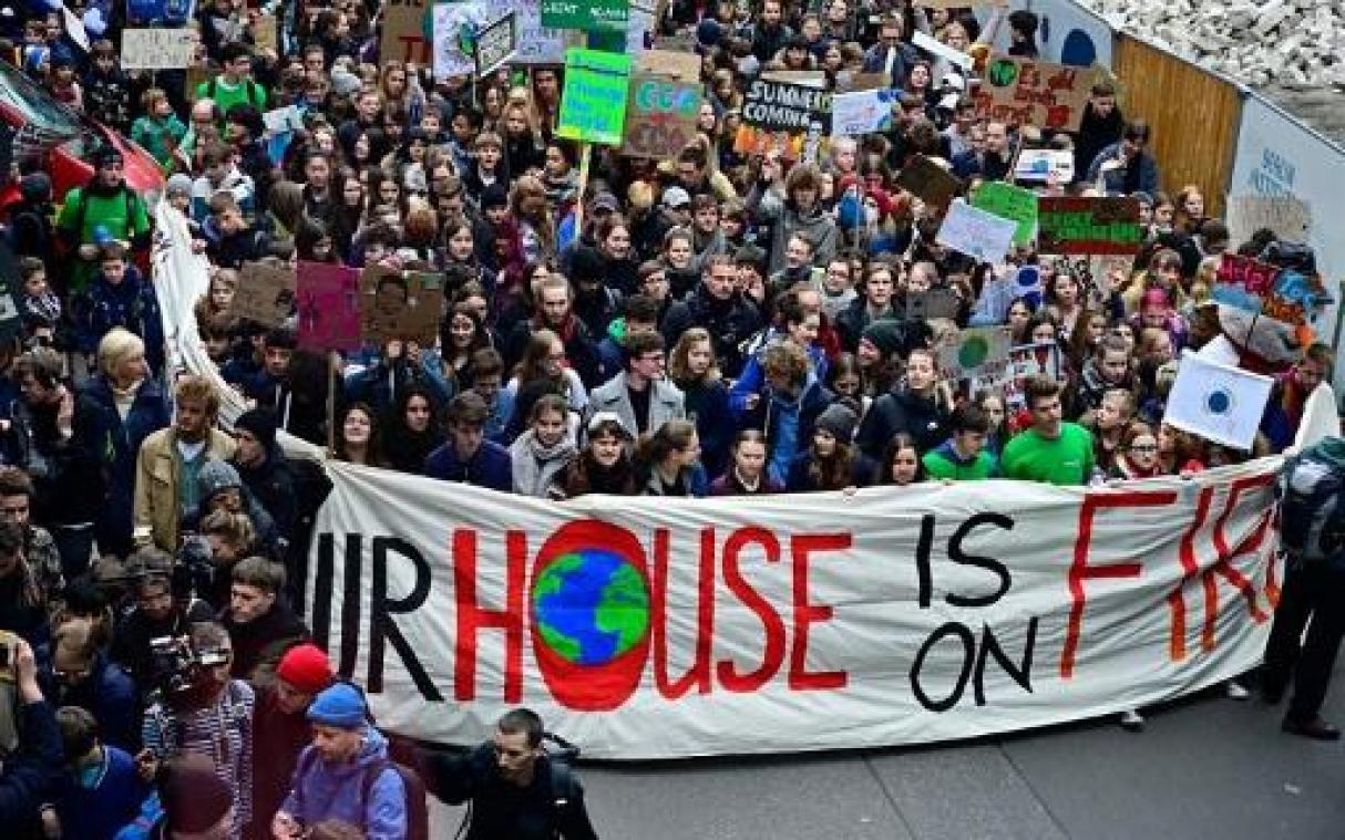 Duizenden jongeren betogen samen met Greta Thunberg in Berlijn