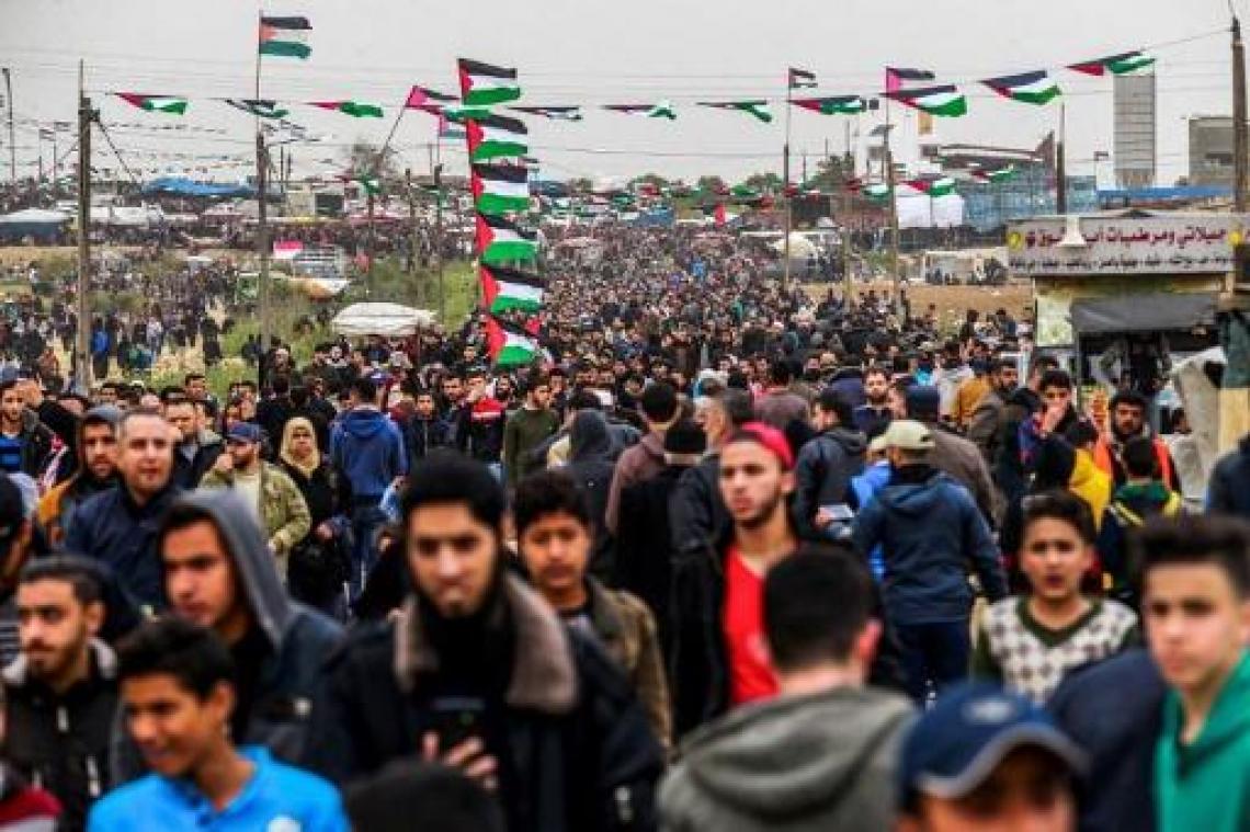 Duizenden inwoners Gazastrook betogen aan Israëlische grens: 33 gewonden