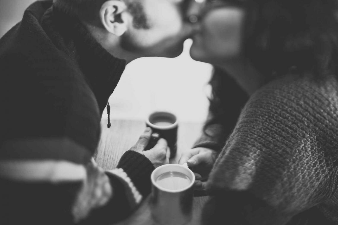 Daarom moet je geen gin tonic, maar koffie drinken met je date