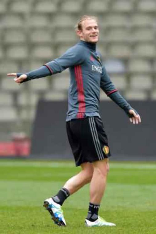 Wilmots geeft basiself nog niet vrij, Guillaume Gillet rechtsback