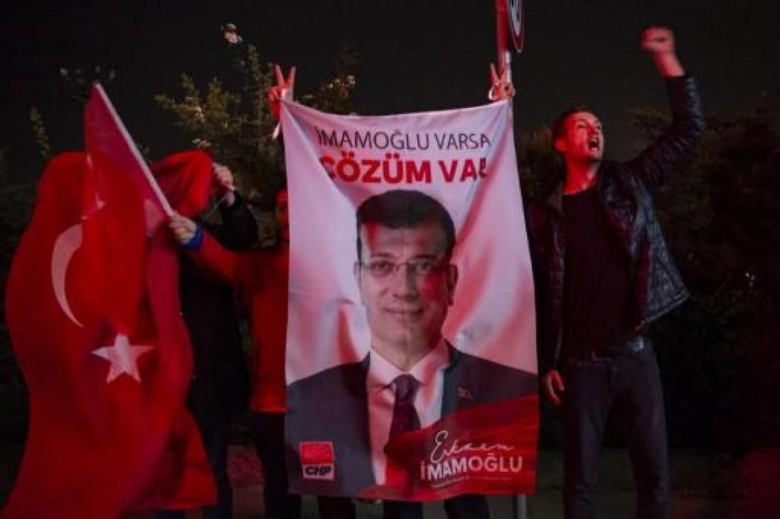 Turkse verkiezingen: oppositiekandidaat aan de leiding in Istanboel