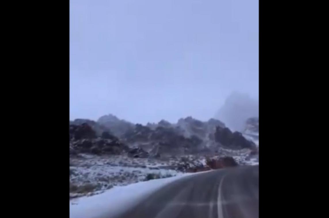 VIDEO. Na een hittegolf sneeuwt het nu in Saudi-Arabië