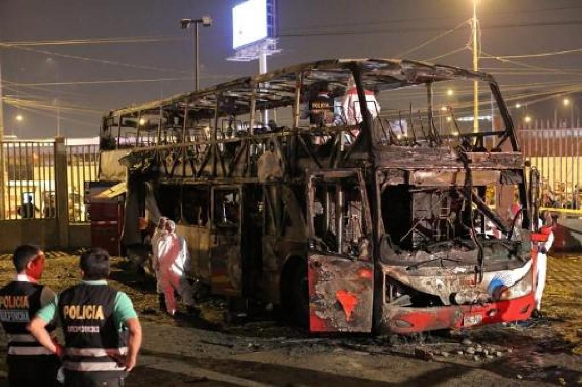 Minstens 20 doden bij brand van autobus in Lima