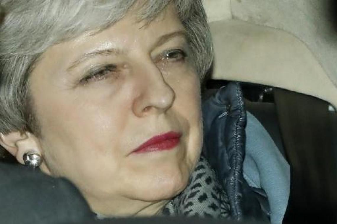 Theresa May wil geen brexit zonder akkoord en reikt de hand naar Labour