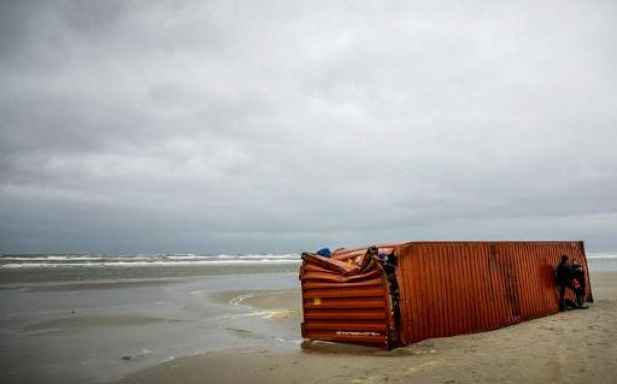 Eeuwenoud scheepswrak gevonden bij Waddeneilanden tijdens berging containers