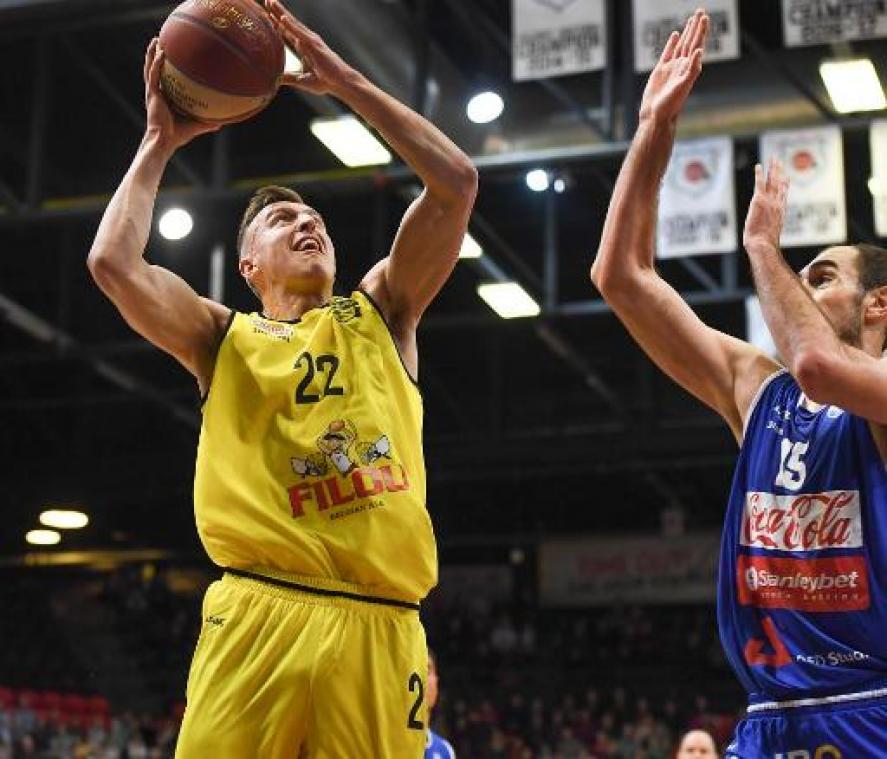 EuroMillions Basket League - Oostende deelt leiding met Antwerp na zege tegen Brussels