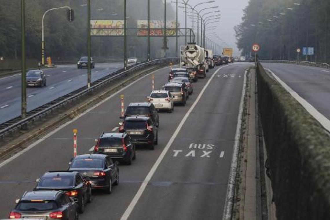 Autotaks van 2 of 5 cent per kilometer op tafel