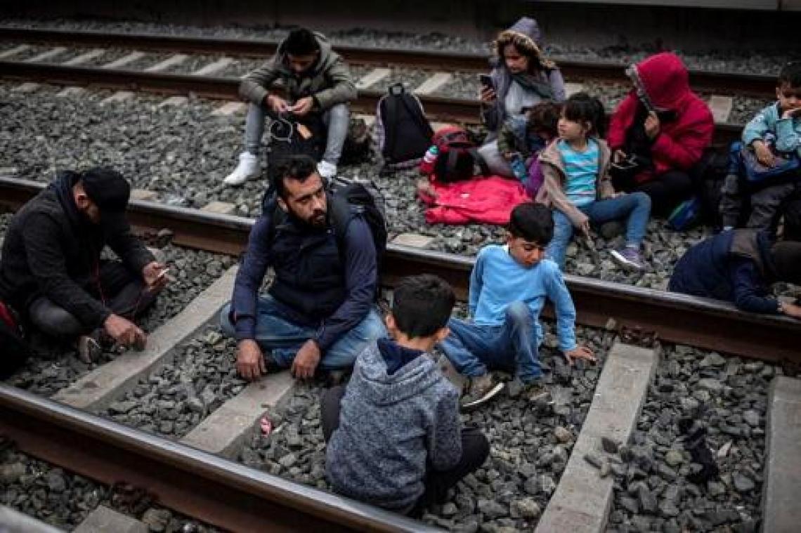 Griekse politie slaags met migranten die grens willen oversteken