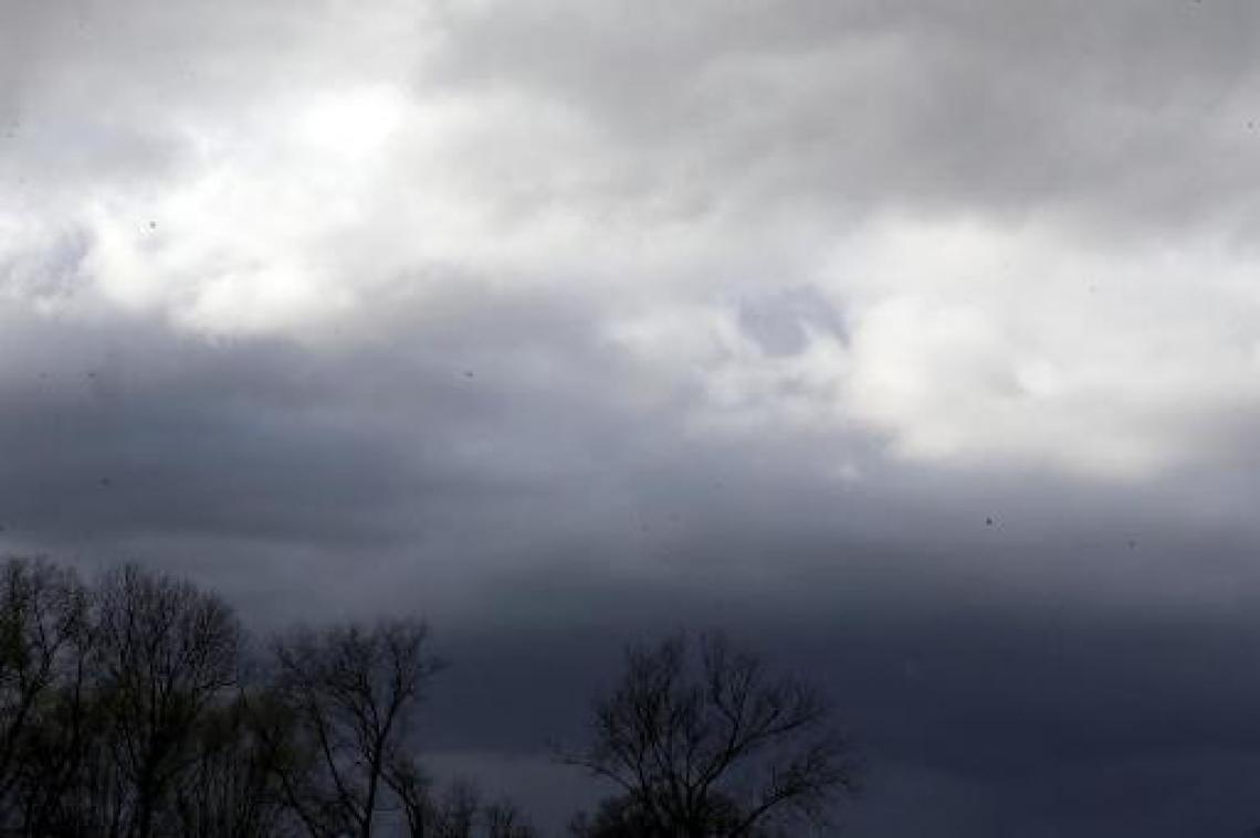 Weerbericht: zwaarbewolkt met nevel en buien