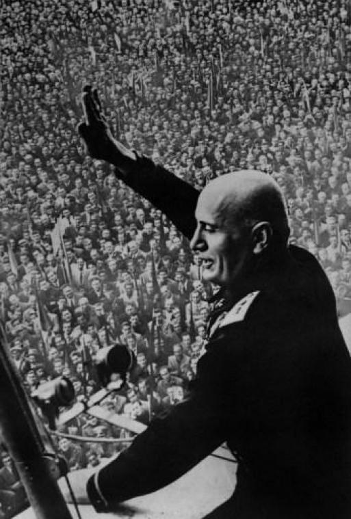 Achterkleinzoon van Benito Mussolini extreemrechtse kandidaat voor Europese verkiezingen