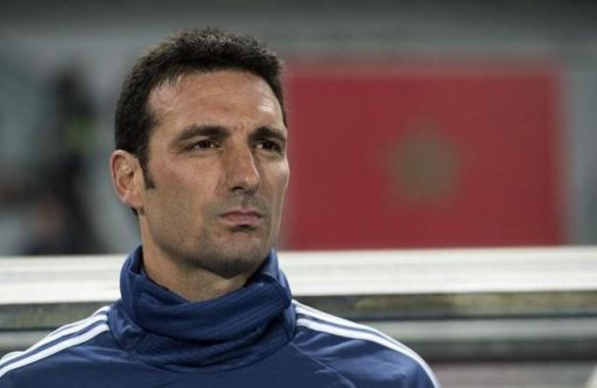 Argentijnse bondscoach Scaloni raakt zwaar gewond bij fietsongeluk