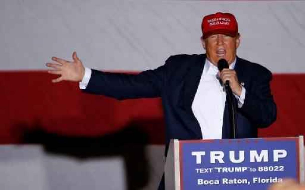 Campagnedirecteur Trump aangeklaagd voor aanvallen van journaliste