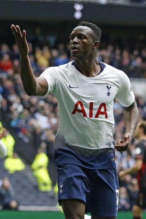 Tottenham Hotspur zet Chelsea onder druk met eenvoudige zege tegen Huddersfield Town