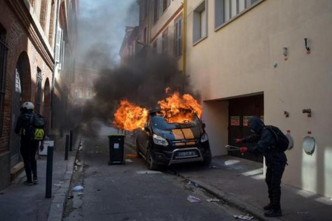 Spanningen bij begin manifestatie "gele hesjes" in Toulouse