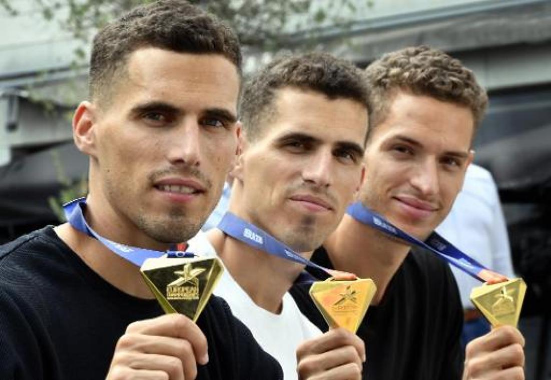 Vier broers Borlée sluiten hun eerste collectieve 4x400m al winnend af