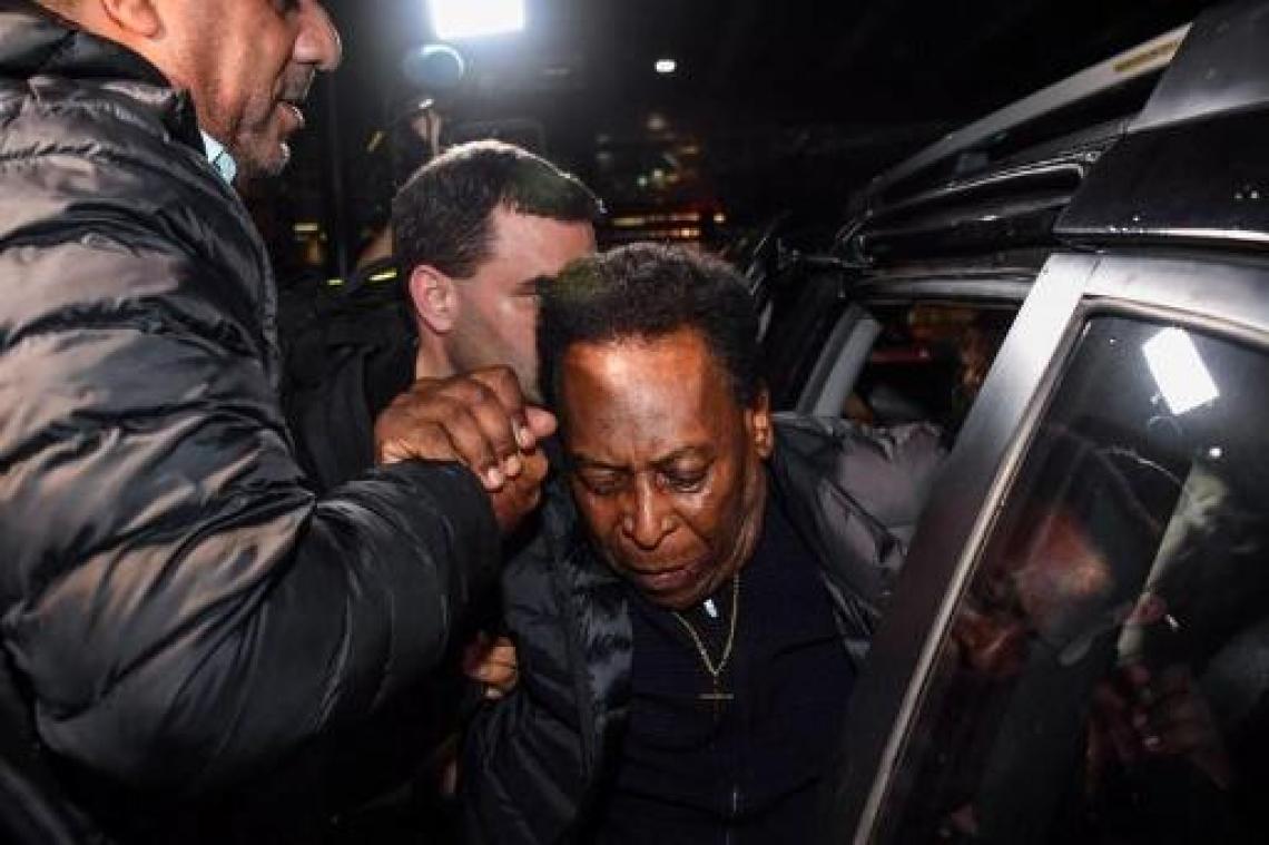 Pelé terug thuis na ziekenhuisopname en operatie aan nierstenen