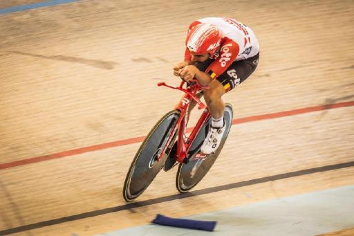 Werelduurrecordpoging Victor Campenaerts - Victor Campenaerts wil vanavond plek in de geschiedenisboeken bemachtigen