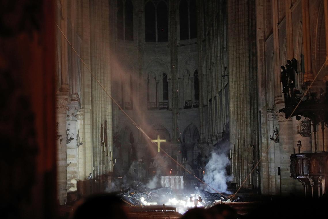 Parijse Notre-Dame ontkomt aan het ergste, maar schade is immens
