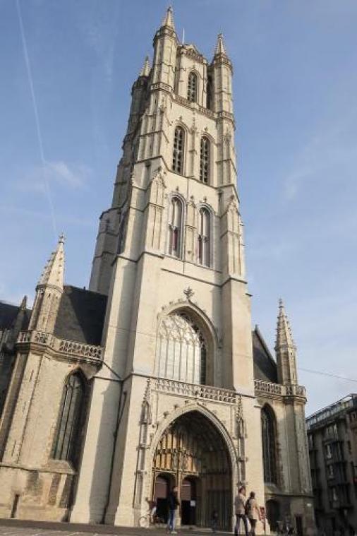 Sint-Baafskathedraal ziet in brand Notre-Dame 'wake-upcall'