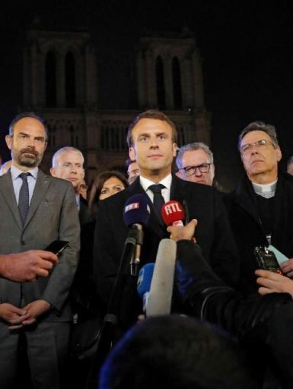Macron zegt wegens brand Notre-Dame geplande persconferentie over hervormingen af