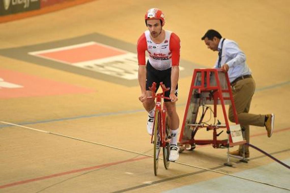 Victor Campenaerts rijdt het werelduurrecord van Bradley Wiggins van de tabellen