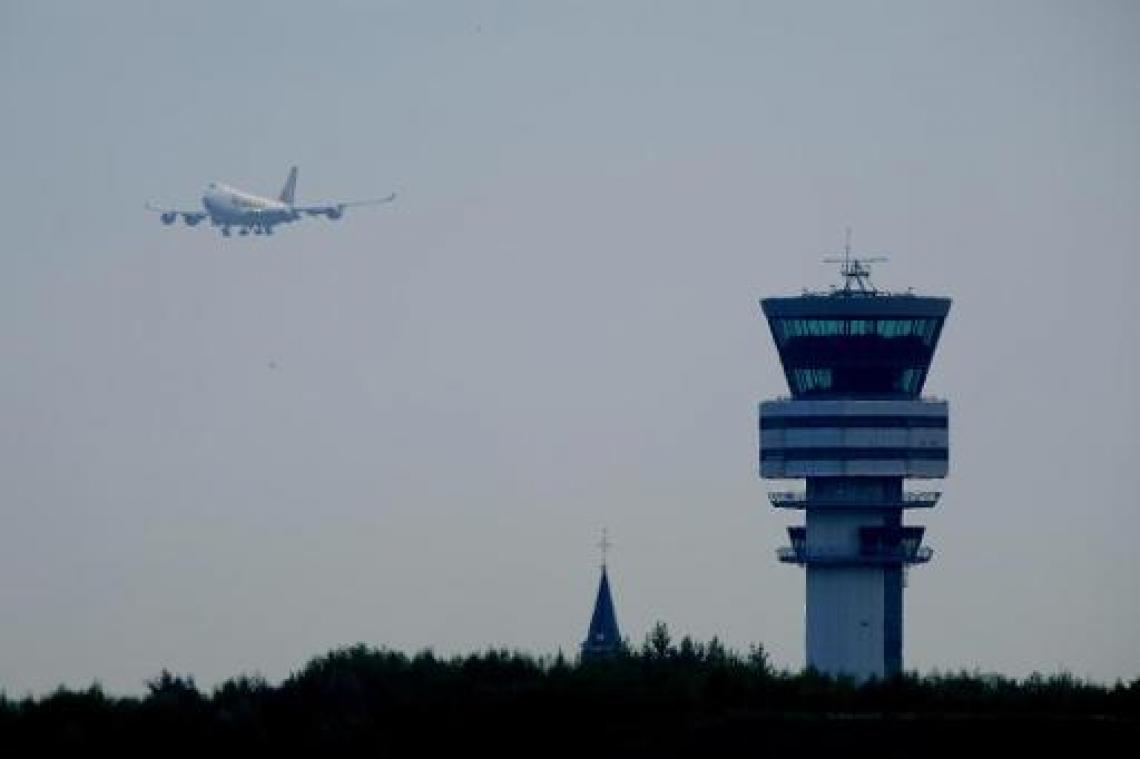 Weyts wil luchtverkeersleiders Defensie stand-by houden