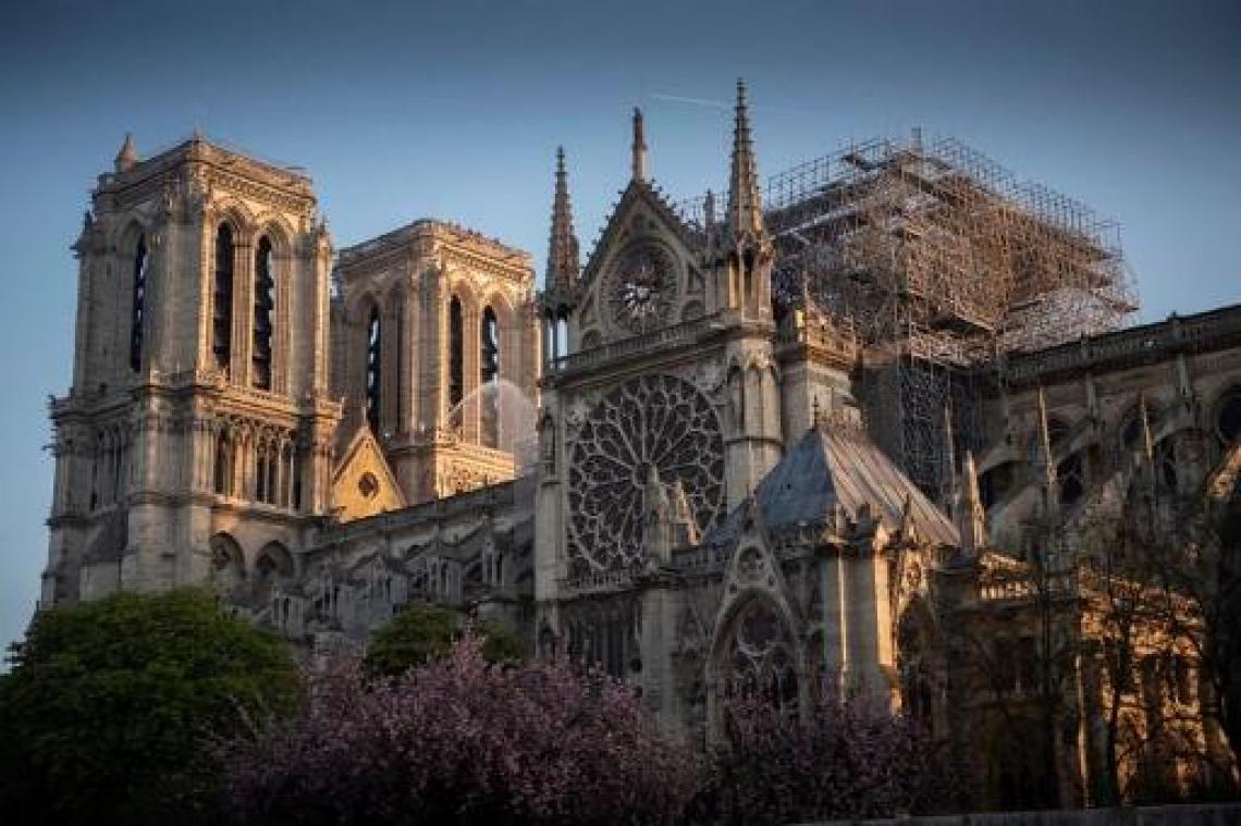 Stellingenbedrijf schuift verantwoordelijkheid voor brand in Notre-Dame van zich af