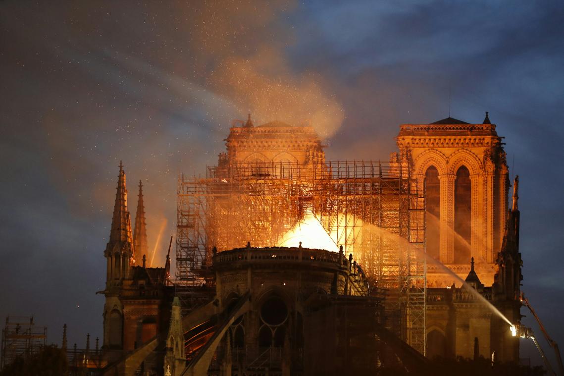 YouTube blundert en verwart de brandende Notre-Dame met 9/11