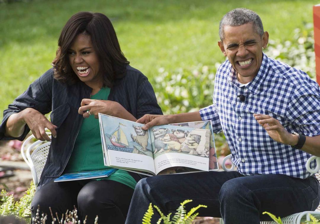 In Beeld: deze gekke bekken trekt Obama als hij voorleest