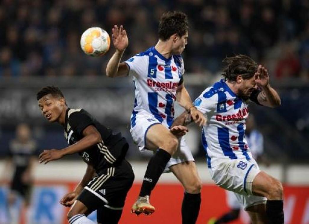 Ajax versterkt zich met verdediger Kik Pierie