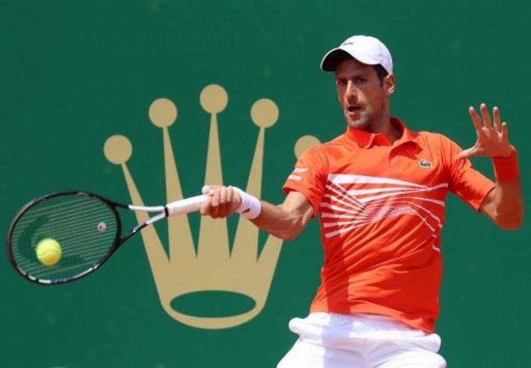 Novak Djokovic verliest weinig tijd in achtste finale
