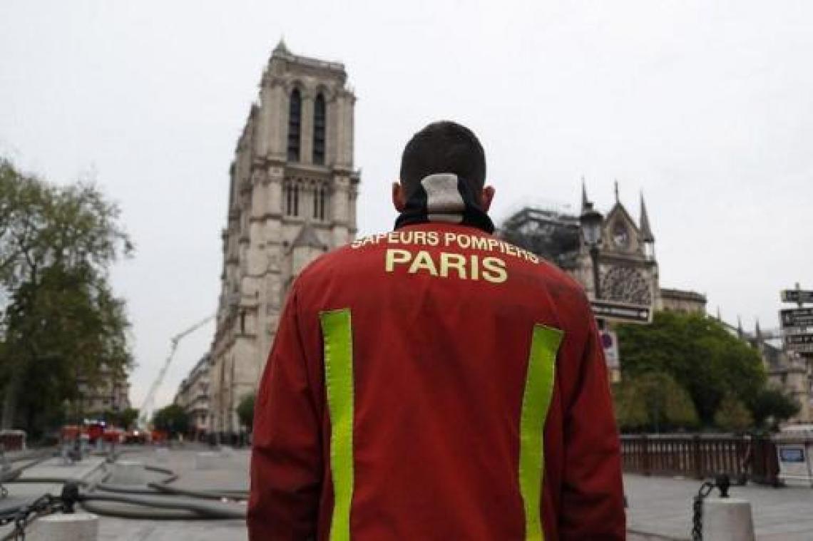 Brandweer Notre-Dame ontvangen in het Elysée