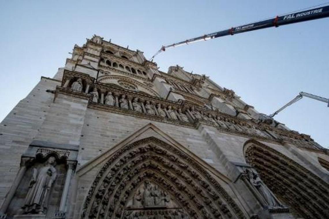 Schilderijen in Notre-Dame worden in veiligheid gebracht