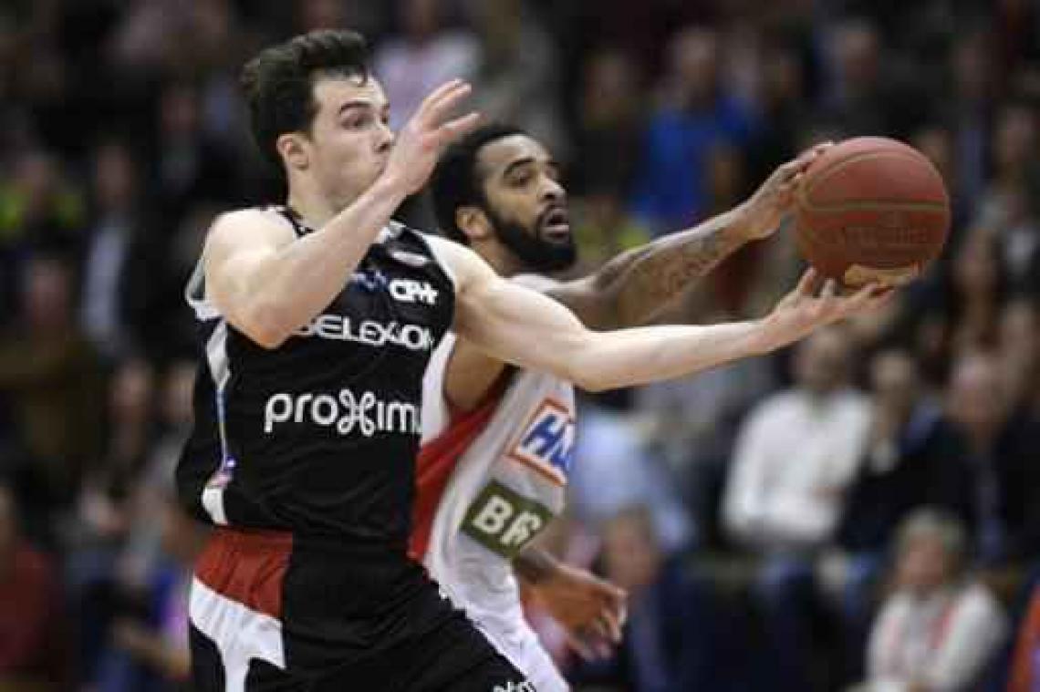 Scooore League - Charleroi pakt tweede plaats met zege in Limburg