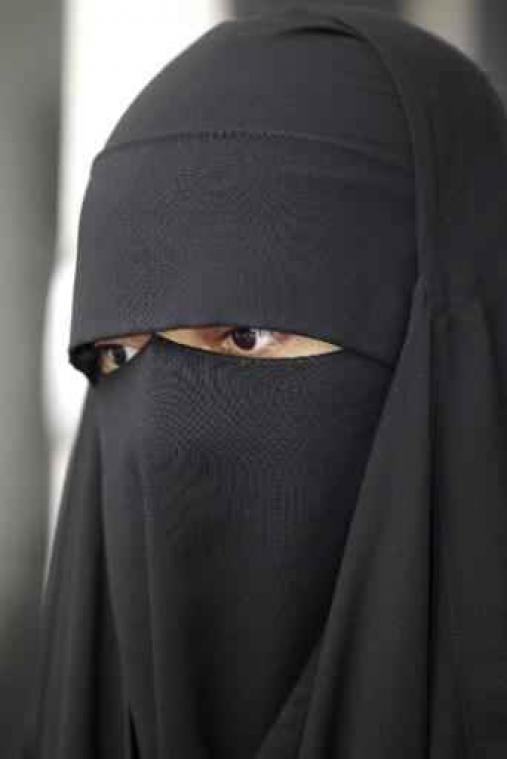 Vrouw die in 2012 werd opgepakt in nikab in Jette onlangs opgepakt op luchthaven
