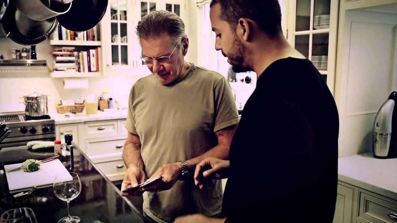 Harrison Ford wordt weggeblazen door de beste kaarttruc ooit