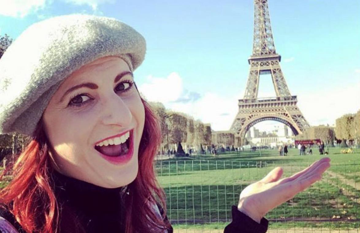 Vrouw heeft geen succes op Tinder, tot ze DEZE gênante foto deelt