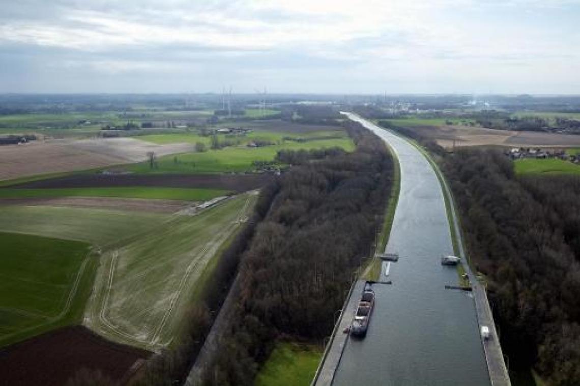 Boeren zuigen waterlopen nu al leeg door droogte