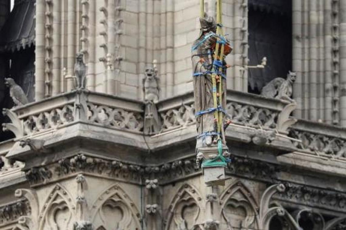 Notre-Dame wordt weerbestendig met dekzeilen en netten